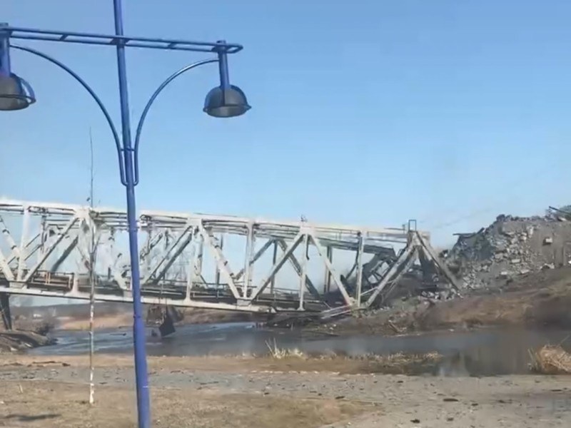 Железопътен мост е взривен край Киев по маршрута за Лвов