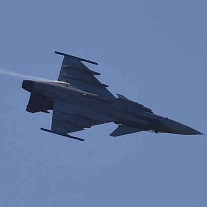 Бойци от унгарските ВВС ВВС вдигнаха тревога във връзка с