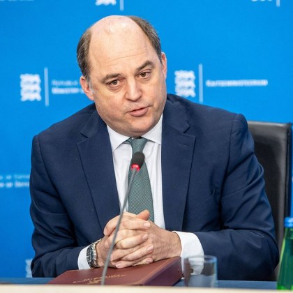 Британският министър на отбраната се хвана на въдицата на руски шегаджии ВИДЕО