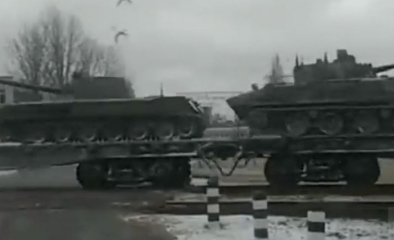 Военен ешалон се движи от Беларус към украинската граница