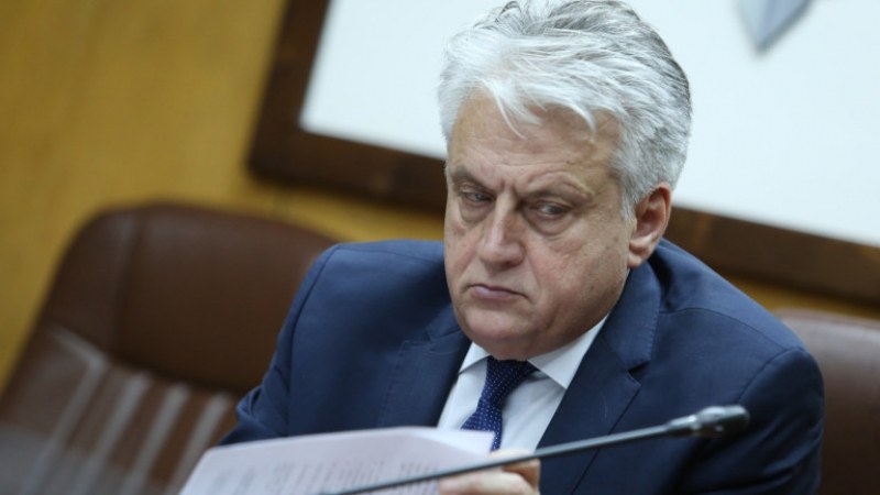 Със скандал с журналистите започна брифингът вътрешният министър Бойко Рашков,
