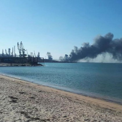 Експлозии и пожар в Бердянск, руските войници могат да бъдат обкръжени до Ирпен ВИДЕО+СНИМКИ