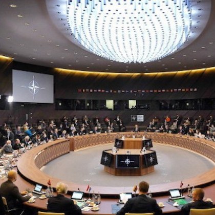 Извънредна Среща на върха на НАТО Спешни разговори на високо