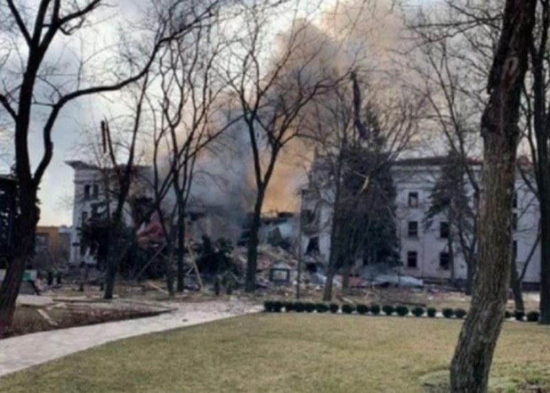 Властите на украинския град Мариупол казаха, че 300 души са