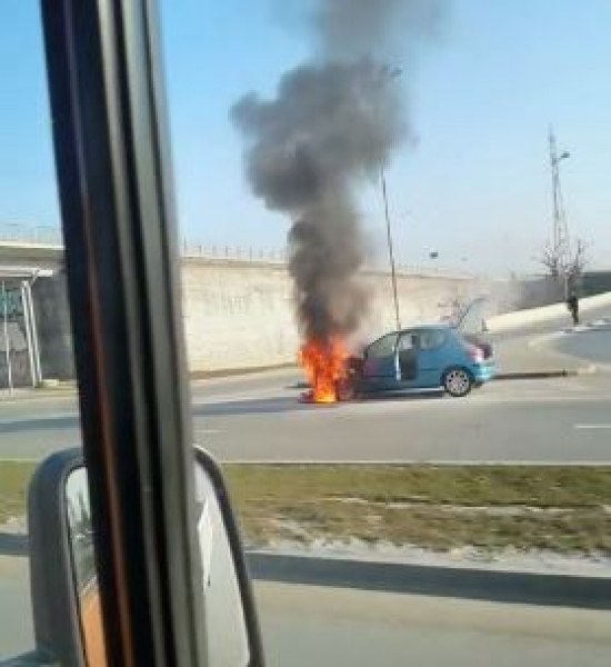 Кола горя на Околовръстното в София ВИДЕО