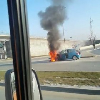 Кола горя на Околовръстното на София тази сутрин Инцидентът станал