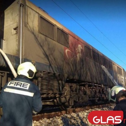 Локомотив горя на гара край Пловдив