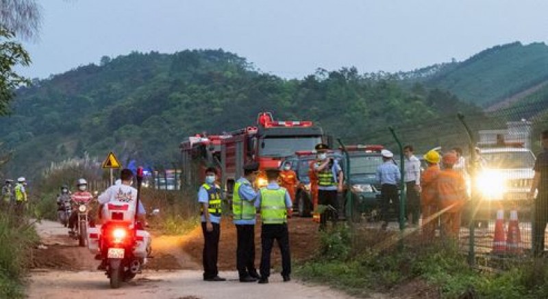 Откриха 120 жертви от самолетната катастрофа в Китай