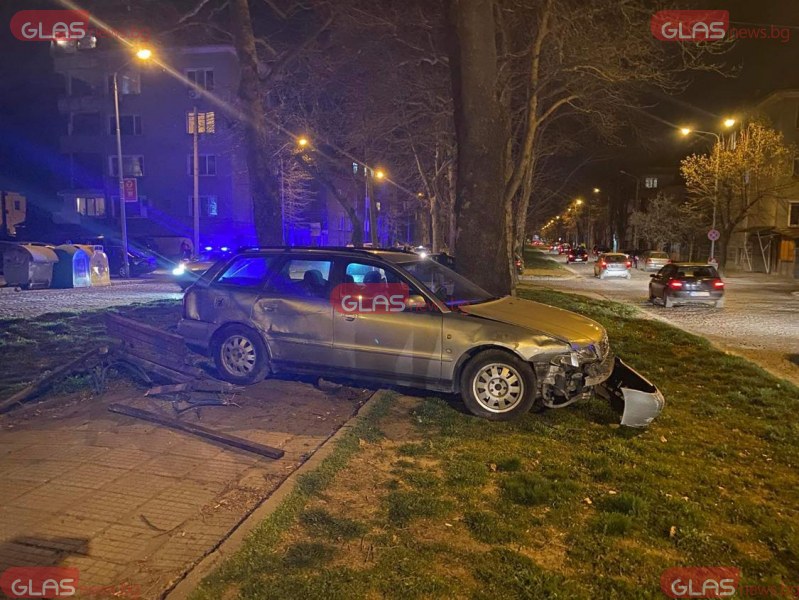 Тежка катастрофа стана тази вечер в Пловдив. Лек автомобил Ауди
