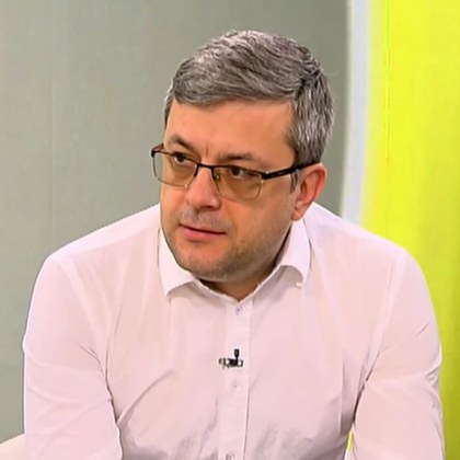 На настоящата власт бих писал отсъствие вместо оценка За да