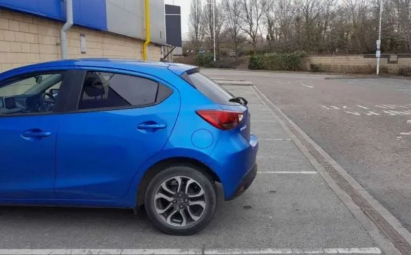 Шофьор получи глоба за неправилно паркиране в Обединеното кралство. Мъжът