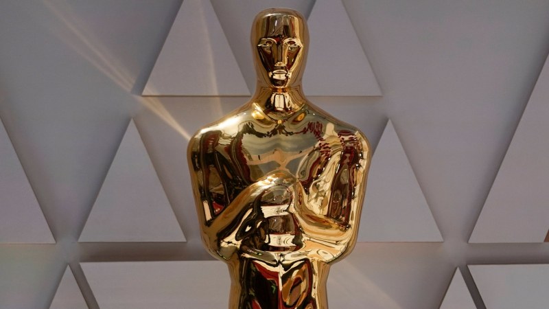 Блясък, стил, сексапил и... шамар – златната нощ на Оскарите в СНИМКИ и ВИДЕО