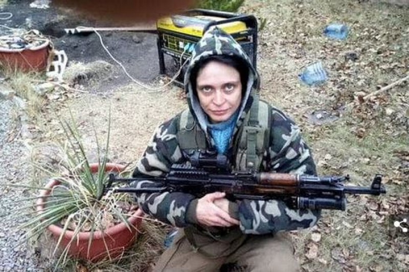 Сръбска снайперистка в украински арест - ранена на фронта. Приписват й 40 убийства
