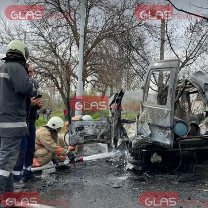 Лек автомобил се взриви на Коматевския възел Колата е избухнала