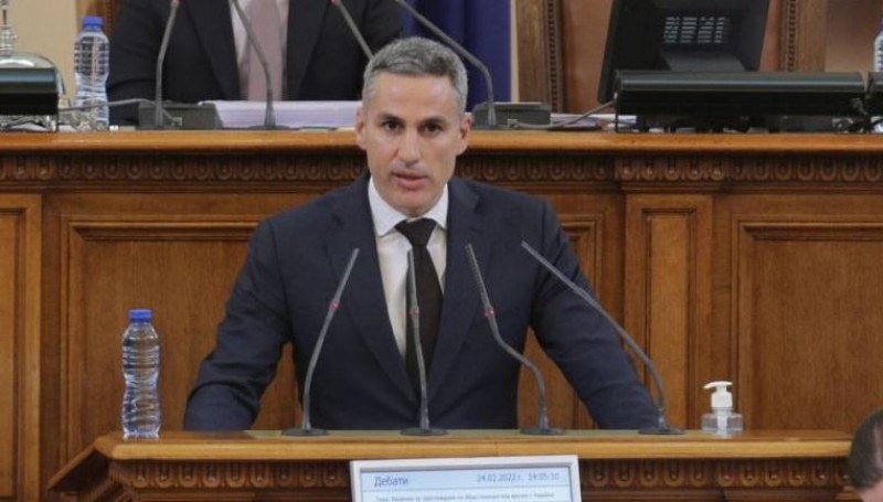 МОН с позиция за дипломата на депутата Андрей Гюров