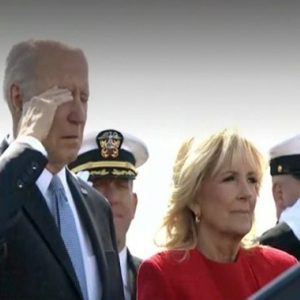 Президентът на САЩ Джо Байдън задряма по време на церемония