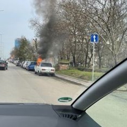 Кола гори в локалното платно на Цариградско шосе в София До