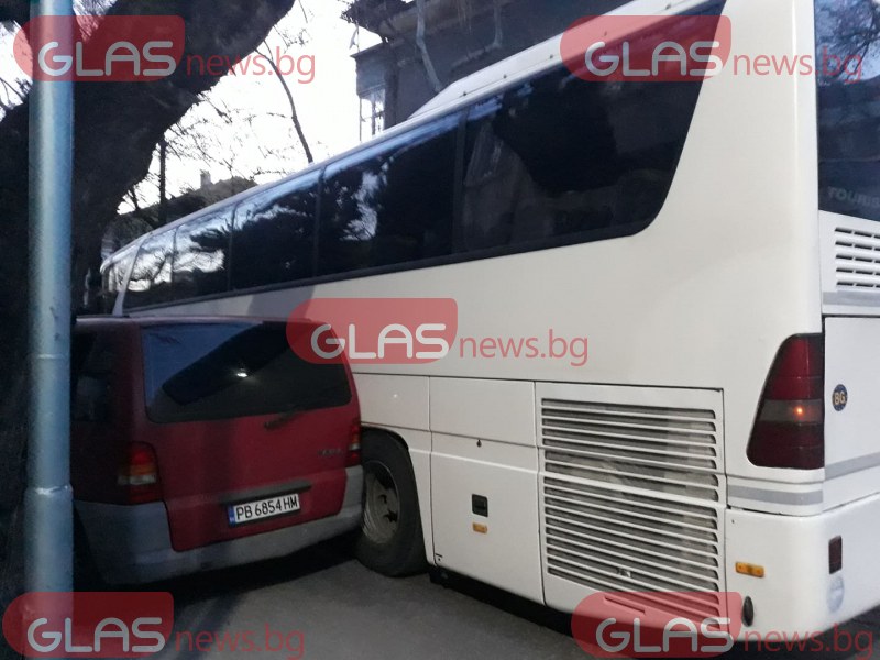 Шофьор на автобус одра бус, спрял неправилно. Блокираха улица в Пловдив  СНИМКИ
