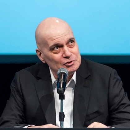 Остри критики на Слави Трифонов по адрес на премиера Кирил