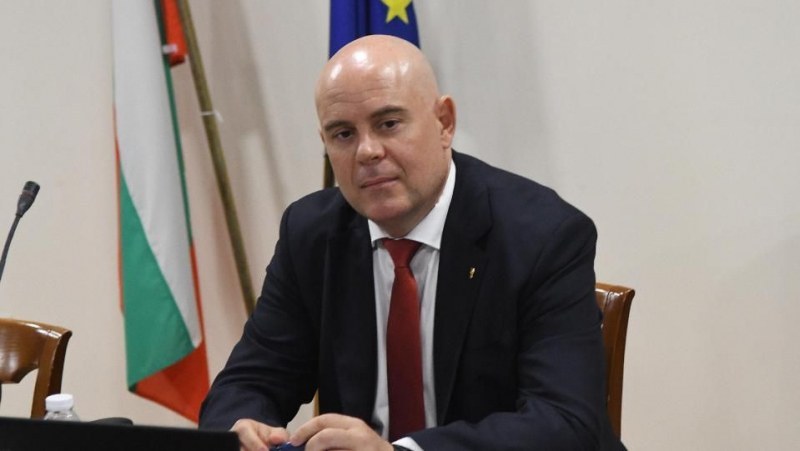 В последно време истината девалвира, представят истински лъжи