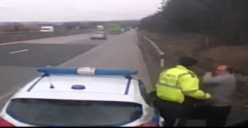 Турският шофьор, който получи шамар от български полицай, спрял го