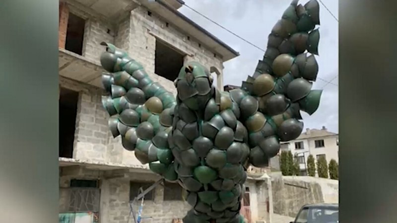 Гълъб от 250 военни каски ще се извисява в смолянско село