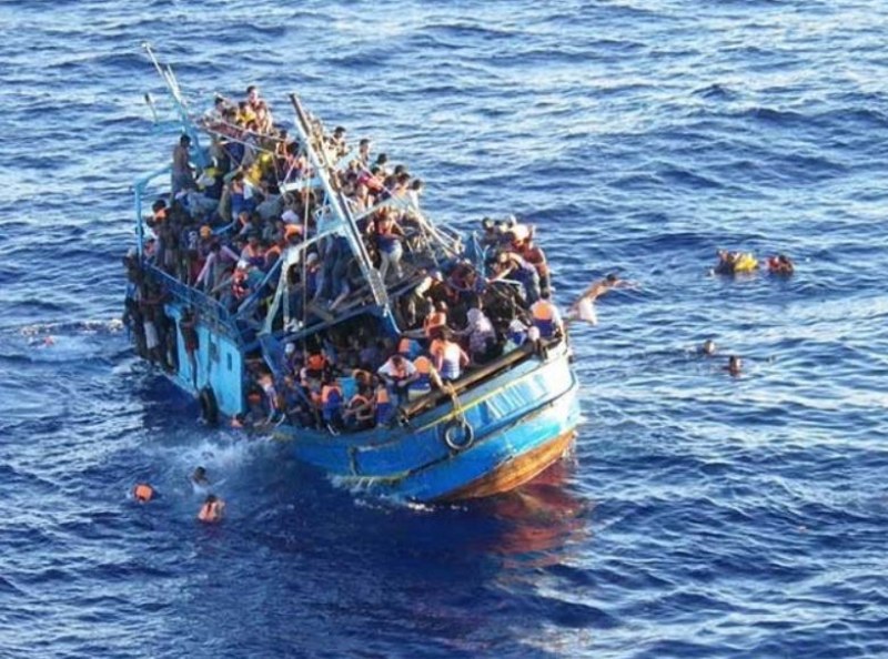 Потънаха две лодки с мигранти, жени и деца са сред загиналите