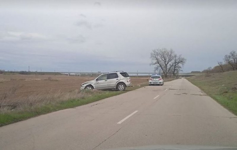 Начинаеща шофьорка предизвика катастрофа, трима пострадаха
