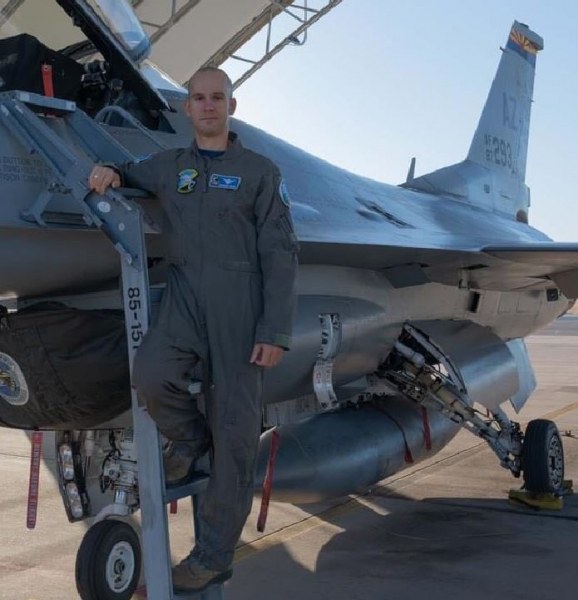 Голям успех за българин, обучаващ се във ВВС на САЩ
