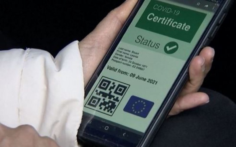 Гърция премахва зеления сертификат в закрити места