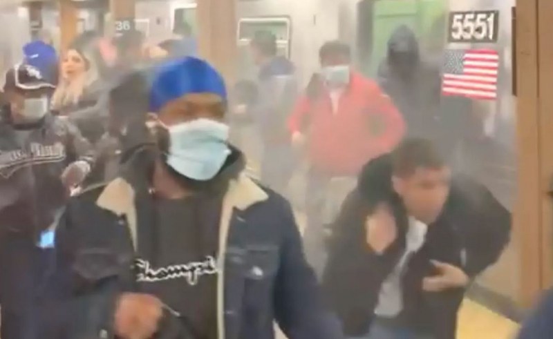 Има заподозрян за стрелбата в нюйоркското метро