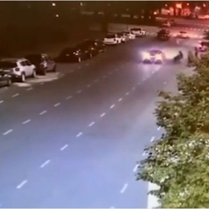 Футболист блъсна с кола бившата си съпруга, която го хвана с друга жена