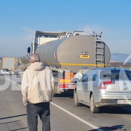 Околовръстният път на София е напълно блокиран Причината е катастрофа Образувало се
