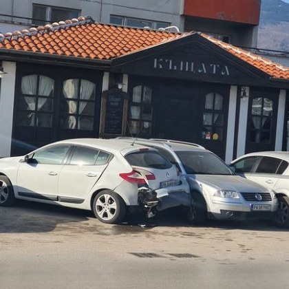 Шофьори откриха автомобилите си размазани на паркинг в Студентски град