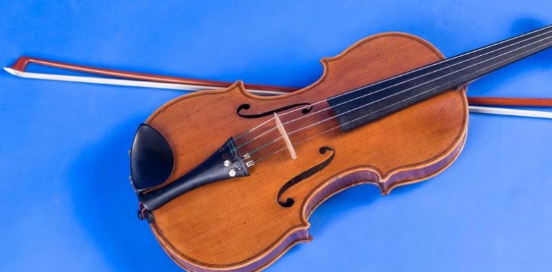 Откриха цигулка за 100 000 евро край кофа за боклук