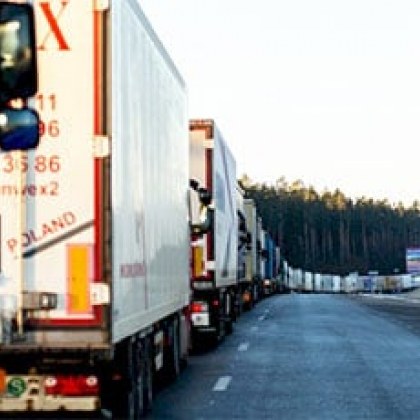 Няколко хиляди руски и беларуски карго превозвачи са блокирани на