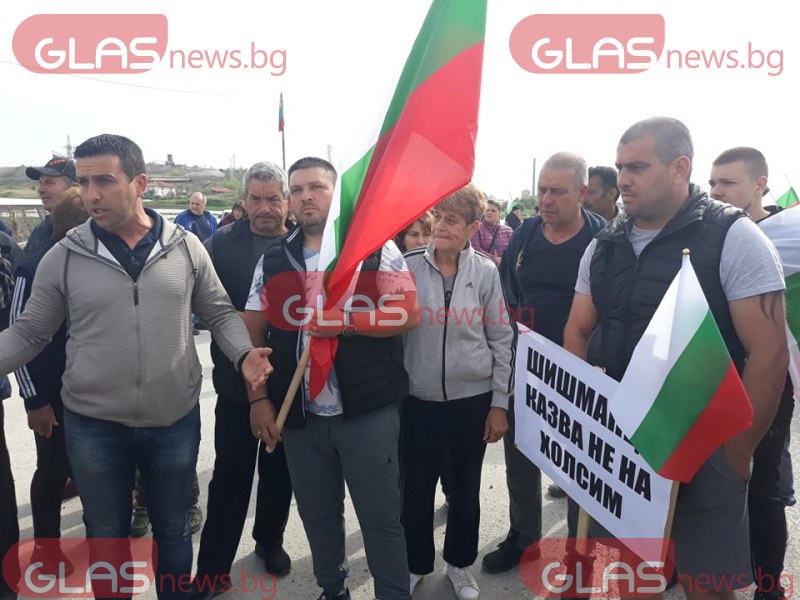 Пловдивско село на протест срещу кариера: Без прах и взривове! СНИМКИ