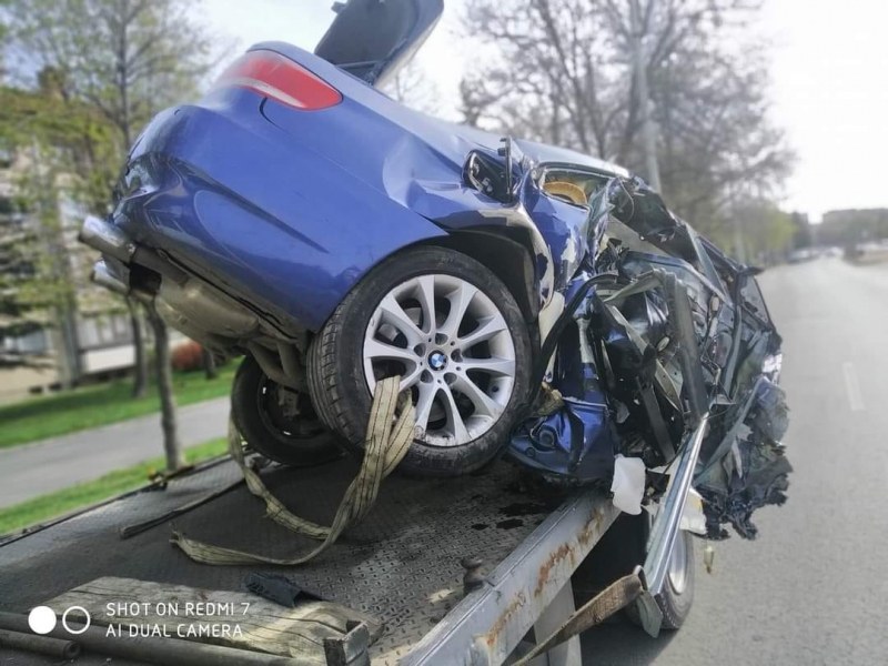 Кола с марката „БМВ“ катастрофира тежко в София. Инцидентът станал