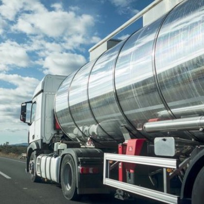 Нелегален внос на 21 тона етилов спирт от България заловиха