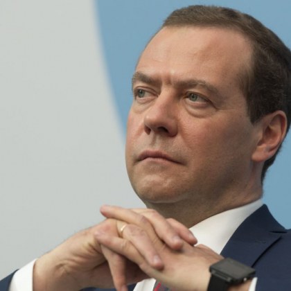 Бившият руски президент 2008 2012 Дмитрий Медведев предупреди Европа че може