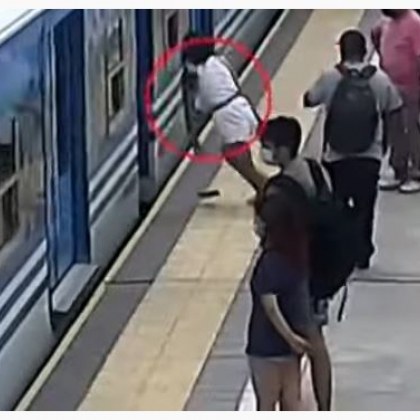 Жена оцеля, след като падна под движещ се влак в метрото  ВИДЕО