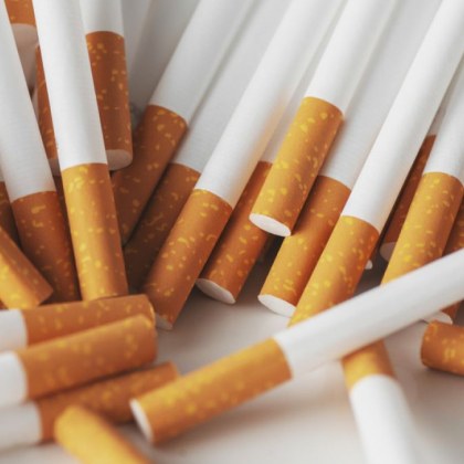 Откриха 50 000 къса цигари сред легалната стока в камион съобщиха от