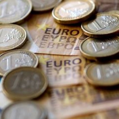 Минималната заплата в Гърция ще бъде увеличена с 50 евро