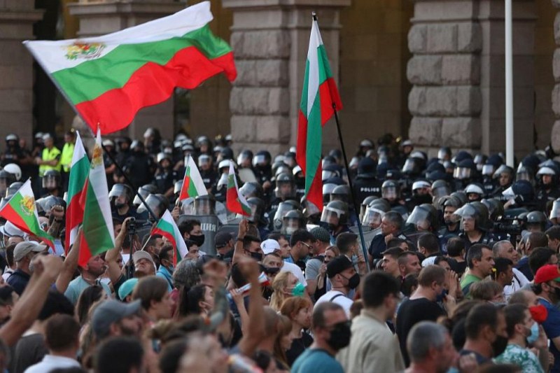 Пътни строители са пред сградата на Народното събрание - протестът започна