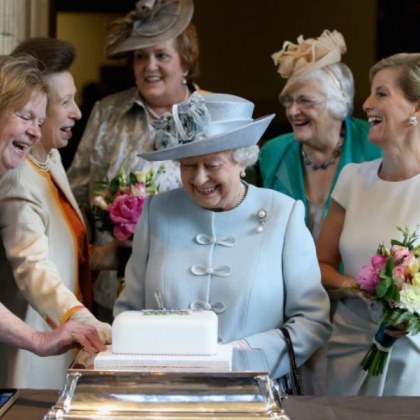 Топовни салюти ще отбележат 96 я рожден ден на кралица Елизабет