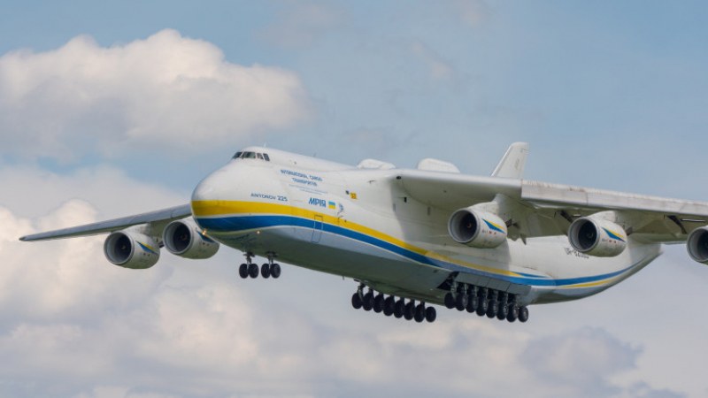 Украински товарен самолет е кацнал във Варна
