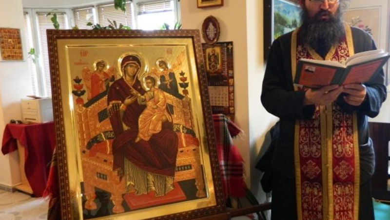 Чудотворна икона в софийско село лекува душите и телата на вярващите
