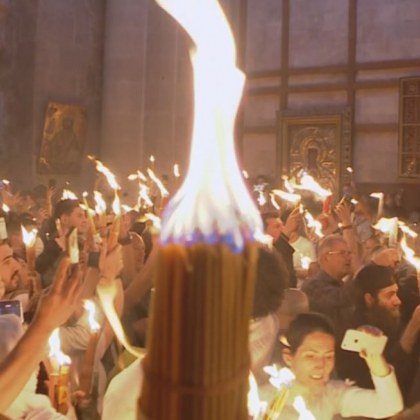 На Велика събота в навечерието на Великден Благодатният огън слезе
