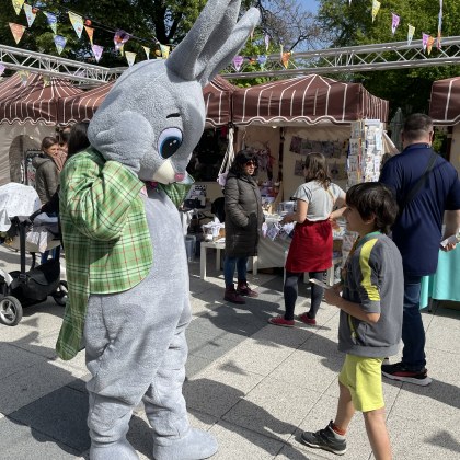 Великденски заек и различни атракции очакват посетителите на традиционния базар