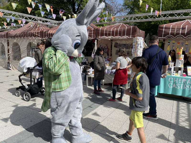 Великденски заек и много атракции на базар 